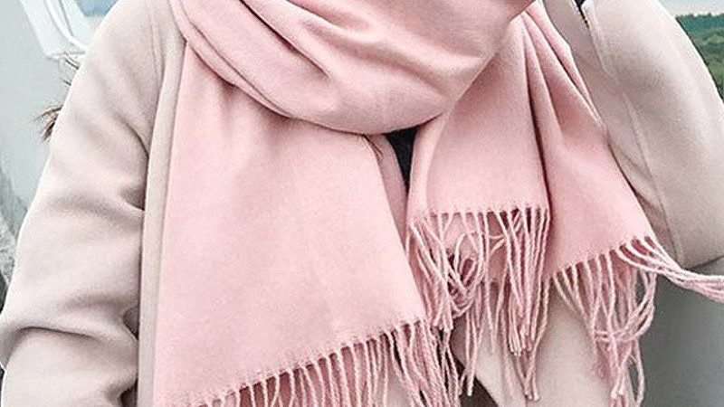 Elevate Your Style – How to Coordinate Clothes with Scarves When Going Out